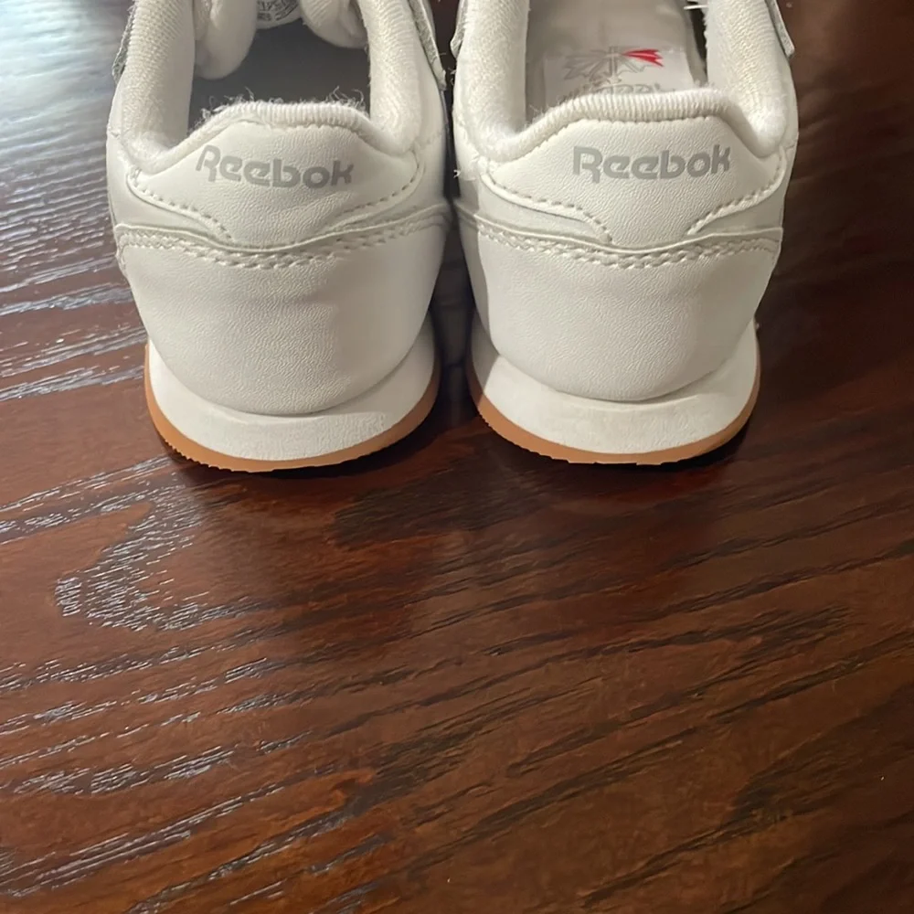 Reebok Classic White Shoes - Picture 3 of 5